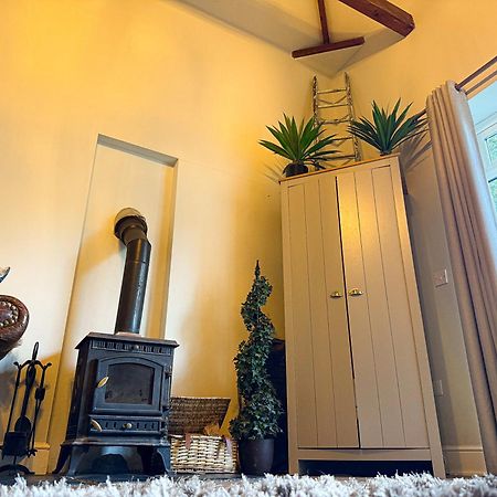 Вилла Beautiful Cotswold Couples Retreat Буртон-он-те-Уотер Экстерьер фото