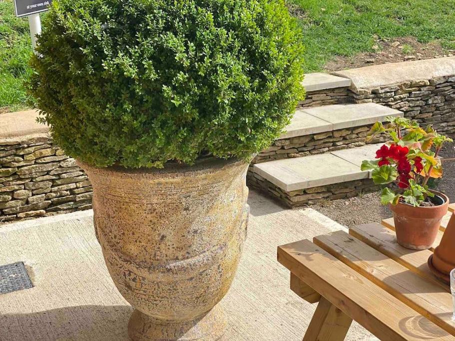 Вилла Beautiful Cotswold Couples Retreat Буртон-он-те-Уотер Экстерьер фото