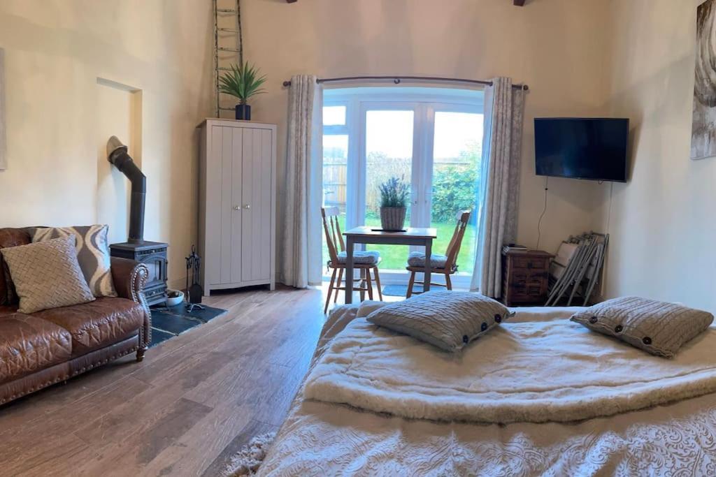 Вилла Beautiful Cotswold Couples Retreat Буртон-он-те-Уотер Экстерьер фото